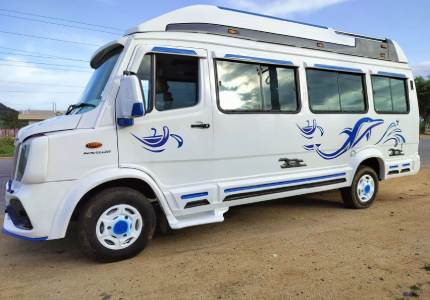 17 Seater Tempo Traveller